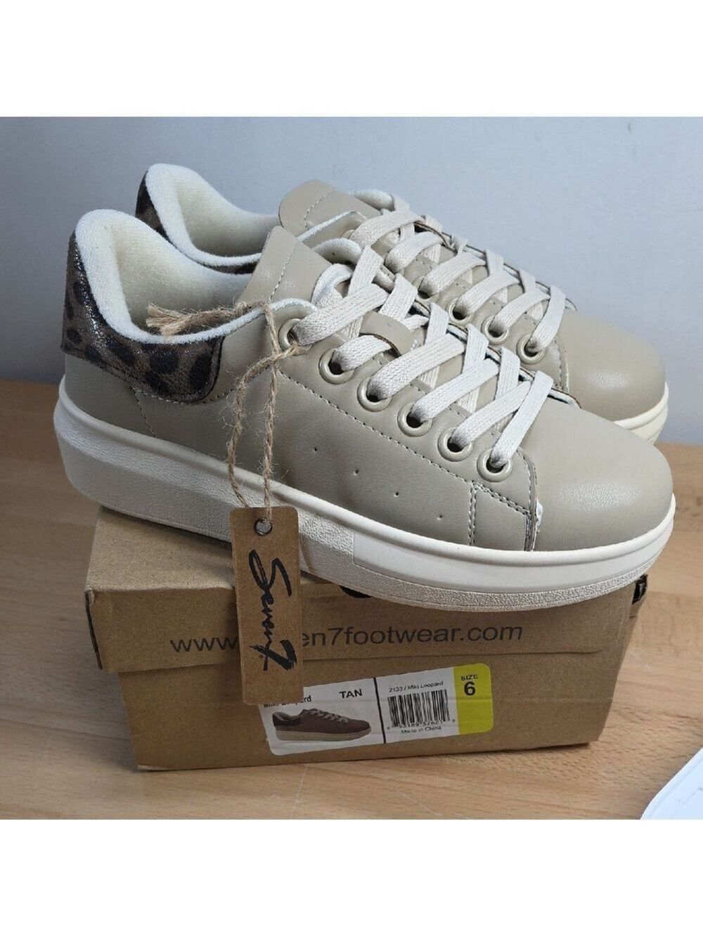 SAM. Tan Sneakers Low-Top Minimalist Design